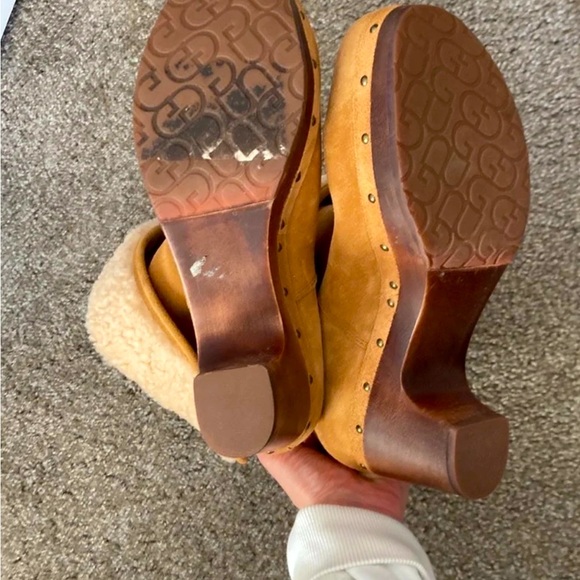 UGG Lynnea Brown Leather Suede Fold Over Shearling Cuff Clog Boots Size 8 - Picture 6 of 6